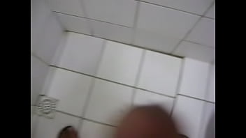 Cuspindo Gala Na Pia. Que Gozada!