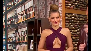 Vanessa Presume Hermosas Tetas Con Gran Escote Ingrid Y Tabata Nalgonas 30mar18 2