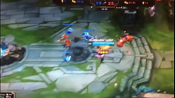 Novinha Do Vazio Sendo Massacrada Pelo Gato Do Vizinho Em Quanto Limpa A Rua .