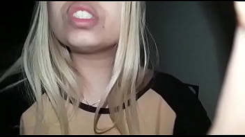 Delicinha Comendo A Bucetinha Meladinha Com Os Dedos