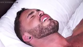 Dotado Tatuado Comendo O Branquinho Gostoso