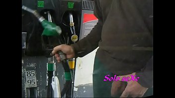 Je Me Tripote à La Station Service 002