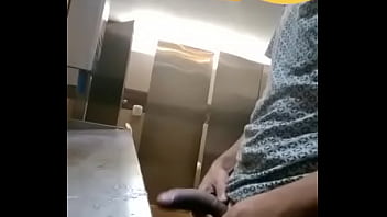 Lechero En Ba_o De Parque Central