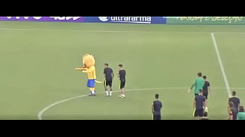 Neymar De Quatro E Coutinho Lhe Empurrando O Pinto