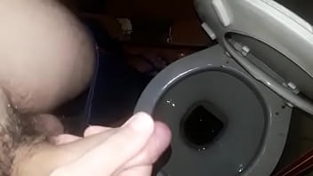 Dando Uma Mijada - gay, piss, mijo - Video 3766704