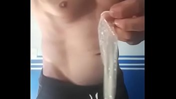 Sarado Usando Camisinha De Consolo E Fodendo Com Seu Rolao Ate Gozar