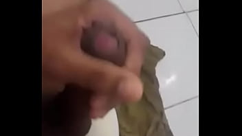 Novinho Batendo Punheta Até Gozar Amador