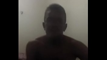 Gemendo Enquanto Bate Punheta