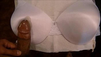 Punhetando E Gozando Em 3 Sutias Da Maidenform