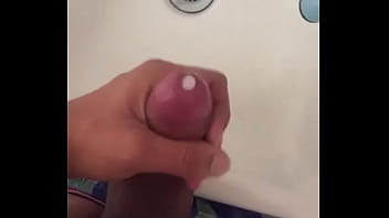 Chico Gay Se Masturba En El Baño