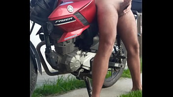 Motoqueiro Gozando Na Rua