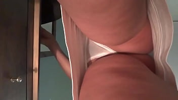 Mi Nieto Espia Bajo Mi Falda