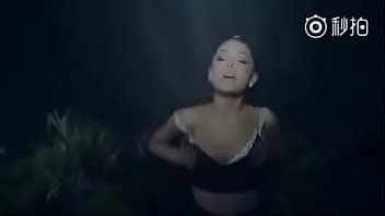 Baixinha Fodendo Com Tudo Com A Luz Apagada