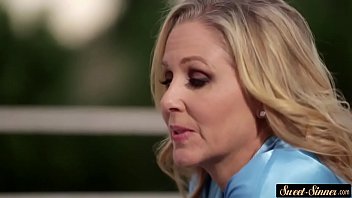 Glam Stepmom Fucked And Jizzed On Pussy