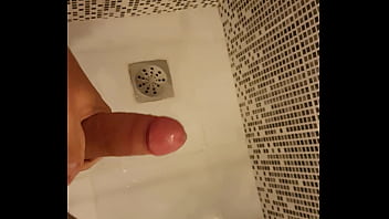 Novinho Peludo Punheta No Banho