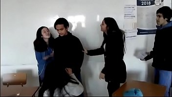 Orgía Escolar Con Despacito De Fondo