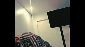 Amiga Excitada La Encuentro Grabándose Desnuda En Cuarto