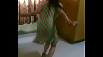 Indian Sexy Milf Bhabi Shaking Her Ass