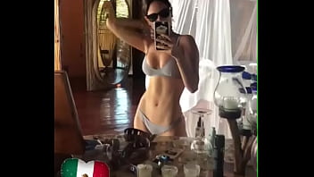Eiza Gonzalez En Bikini