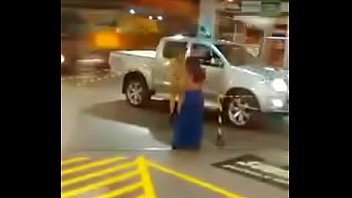 Duas Rabudas Peladas No Supermercado