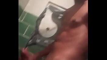 Novinho Sozinho Batendo Uma