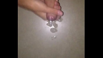 Joven Se Masturba Viendo Porno Y Consigue Lo Que Quer_a