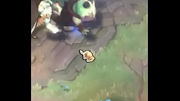 Estatua Viviente Le Da Una Mondaquera Infernal A Un Pescado Gordo