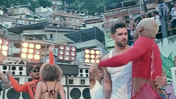 Mlk Se Veste De Mulher Pra Pegar Parça Na Em Troca De Dinheiro