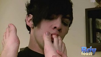 Foot Play With William And Trace - cum, blowjob, shaved, amateur, masturbation, fetish, eating, gay, foot, gothic, twinks, emo - Video 6318944
