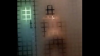 Chica En La Regadera Pero No Se Da Cuenta Que La Grabo