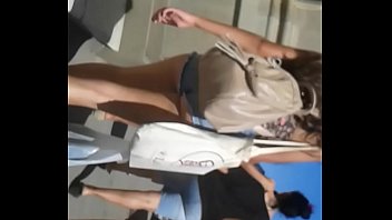 Novinha De Shortinho Na Rua 1 - Teen Short Shorts In The Streets 1