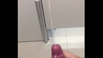 Gozando No Trabalho - gozada, tesao, punheta, rola, soloboy, gosto, jato, trabalho - Video 3842648
