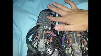 Gozando No Chinelo Do Meu Vizinho