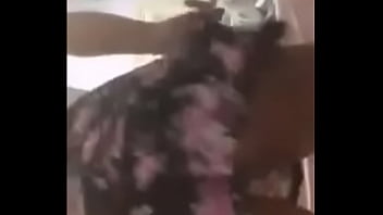 Convenci A Rabuda A Mandar Vídeo Dançando Sem Calcinha