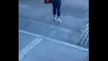 Mi Amiga Rosi Esperando Taxy Despues De Ir A Coger