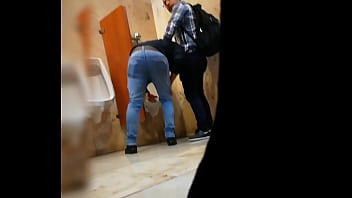 Mamada En Baño Publico - gay, mamada, cruising - Video 3889153