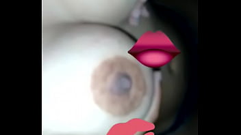 Le Tocan Rico Sus Pechos