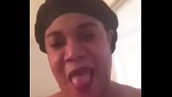 Edith Ibe Washing Her Pussy