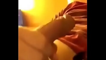 Cara Relaxando Goxtoso Com Sua Vara Pequena