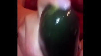 Madura Vuelve Lo Hace Se Masturba Con Un Pepino A Escondida.