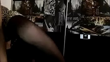 German Deutsches Lateinisches Mädchenmädchen Kleidet Oben Und Schmutzige Gespräche Auf Kamera