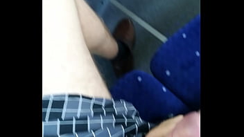 Petite Branlette Dans Le Bus