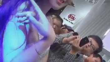 Cleavage, Downblouse - Unknown - 2025 - Steamy - Show - Video 3786549