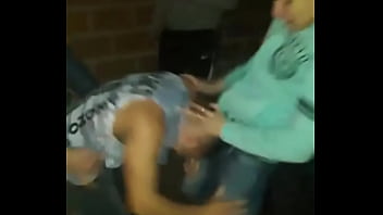 Trío Con Enano En Uvi