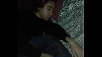 Sobrino Rico D. Escuchando Música De Linkin Park