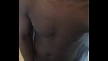 Punheta Antes Do Banho - punheta, rola, moreno, soloboy, banheiro - Video 3874278