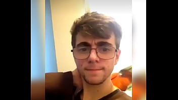 Homem Branco Gravou Vídeo Para Seu Comedor