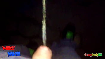 Wild Pinkeln - Hinters Haus Und Auf Eine Treppe