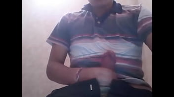 Tipo Se Masturba En Frente De Todos Por Webcam