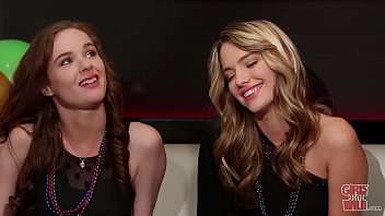 Girls Gone Wild - Exhibitionist Kali Scott Plays With Her Teen Pussy On The Dance Floor